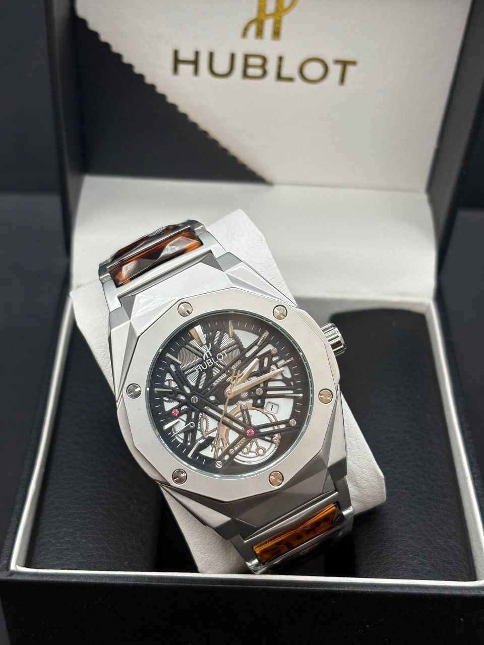 جملة مفرد الهلالي للساعات ⌚🕰️

هابلوت تيتانيوم رجالي 
سير تطريز احجار 
تاريخ 
كوالتي عالي 
ضد الماء 
طلاء ثابت 
السعر 25  يتوفر لدينا جملة

 ***********
