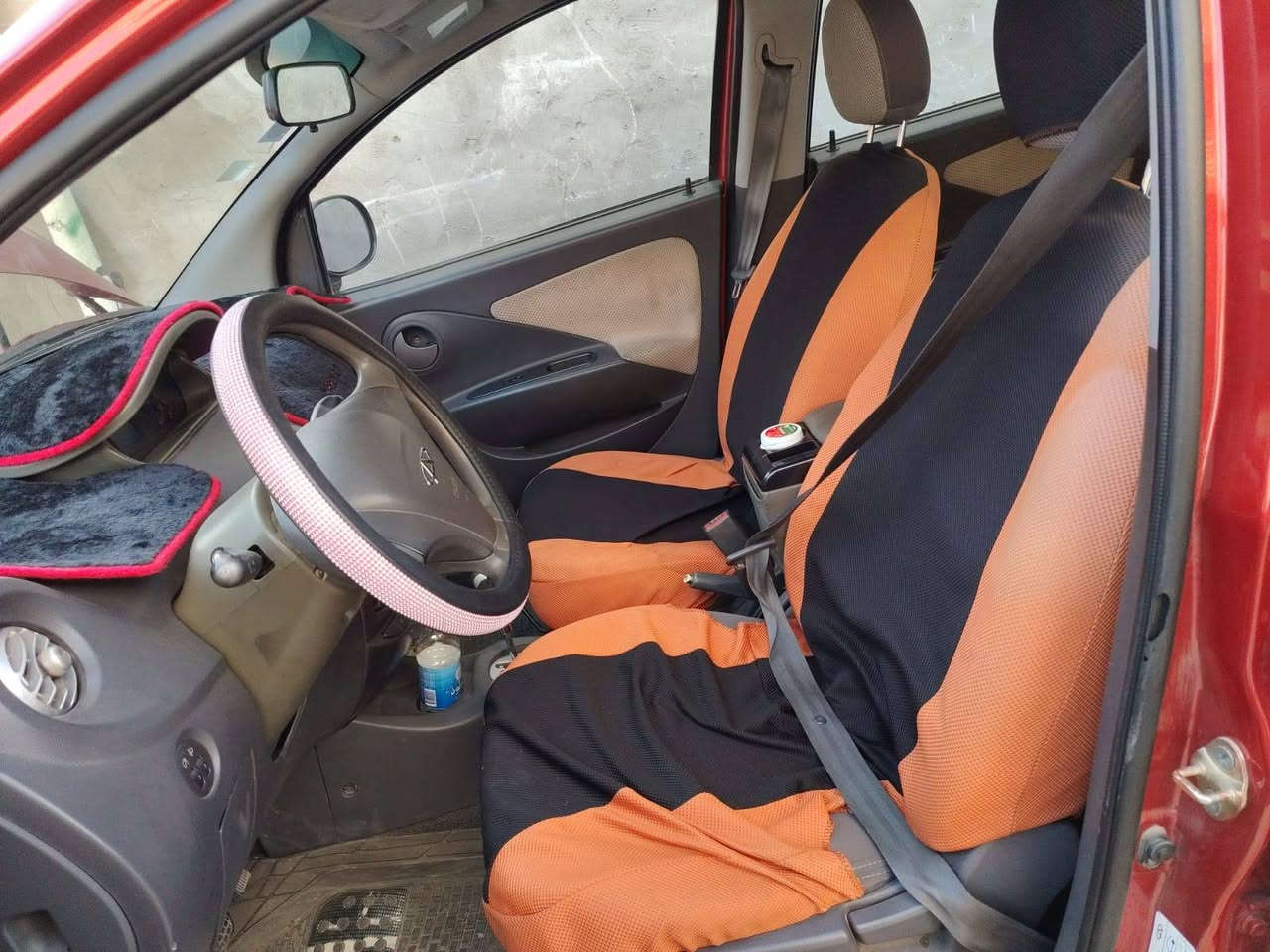 سلام عليكم شيري x1موديل 14 مكفولة من الصبغ والمحرك والكير خير من الله تبريد وتدفه خير من الله مكان السيارة شهداء البياع السعر 50 هاتف ***********
