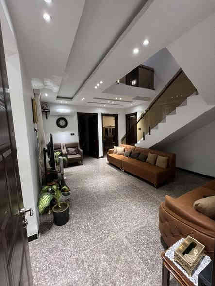 عقار للبيع 🏠
الموقع : حي الحسين / ضباط الملحانية موقع مميز قرب الشارع العام 
المساحة ٣٠٠ متر 
الواجهه ١٥ نزال ٢٠ 
يحتوي على :
٥ غرف نوم كبيرة (سويت)
مطبخ حار بارد 
صالة 
حولي 
استقبال 
٢ (لوندري) 
حديقة داخلية واسعة 
بناء حديث (٢٠٢١)
للاستفسار الاتصال: ***********
