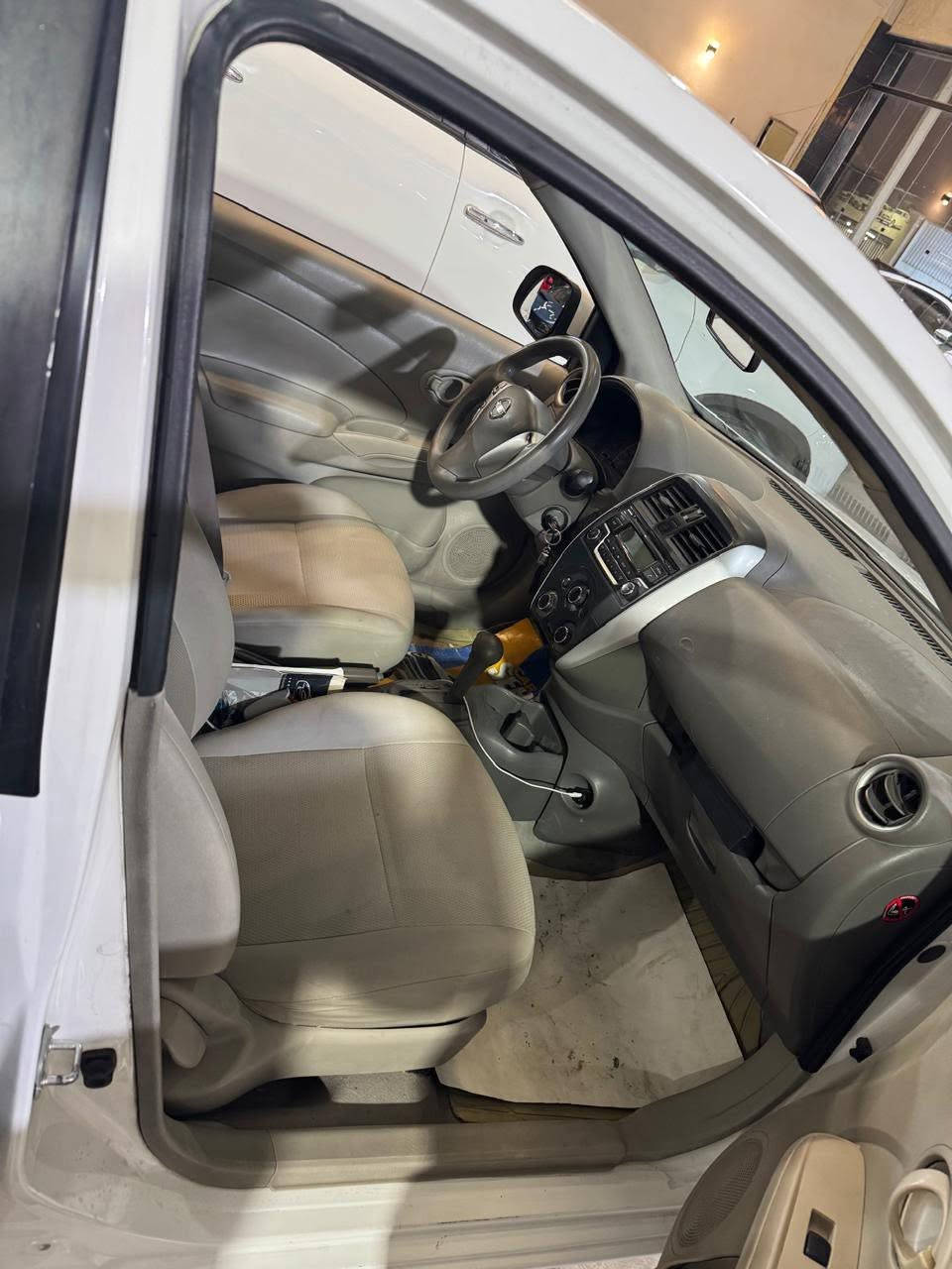 السلام عليكم للبيع نيسان سني 2019 باسمي هزه جديد رقم جديد كير مكينه كفاله والسونار مرفوق بالصور للاستفسار ***********
