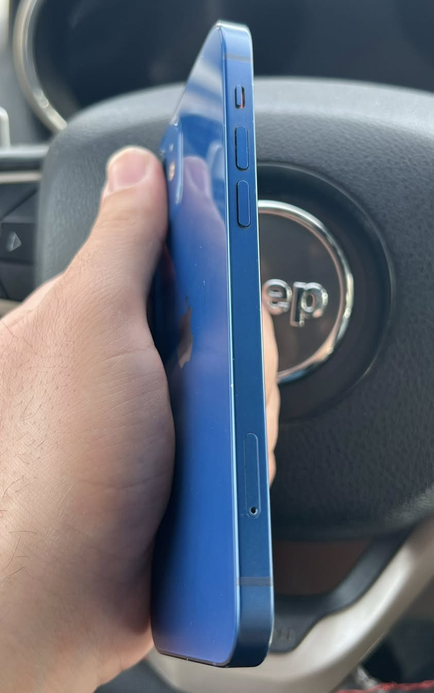 ايفون 12 عادي شرق اوسط ماستر AAA مو امريكي
بطارية 94%🔋مكفول من كل شي بلادي مامبدل بي شي عالفحص ذاكرة 128 السعر 310 قفل نهايته 
حله شارع 60 تواصل خاص او ***********
