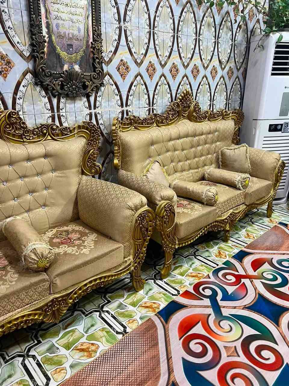 تخم ملكي عشر مقاعد مع ثلاث طلات اخو الجديد ب٥٠٠ وبي مجال بسيط ***********
