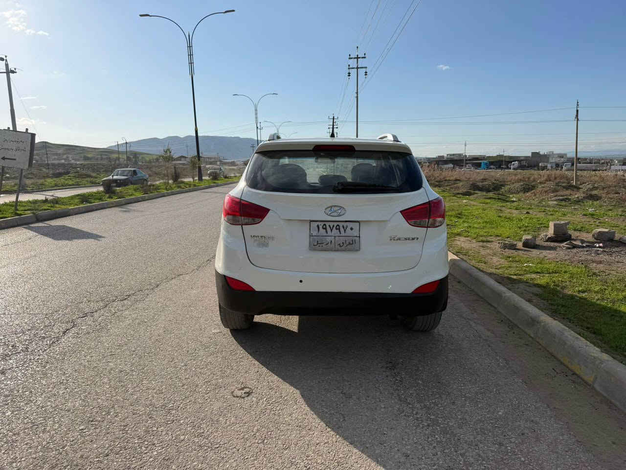 توسان ٢٠١١ للبيع بيها قطعتين صبغ بابين صفحة السائق والهلال الخلفي بدون دواخل سعرها 117 $ ورقه وبيها مجال *********** اكر, نينوى
