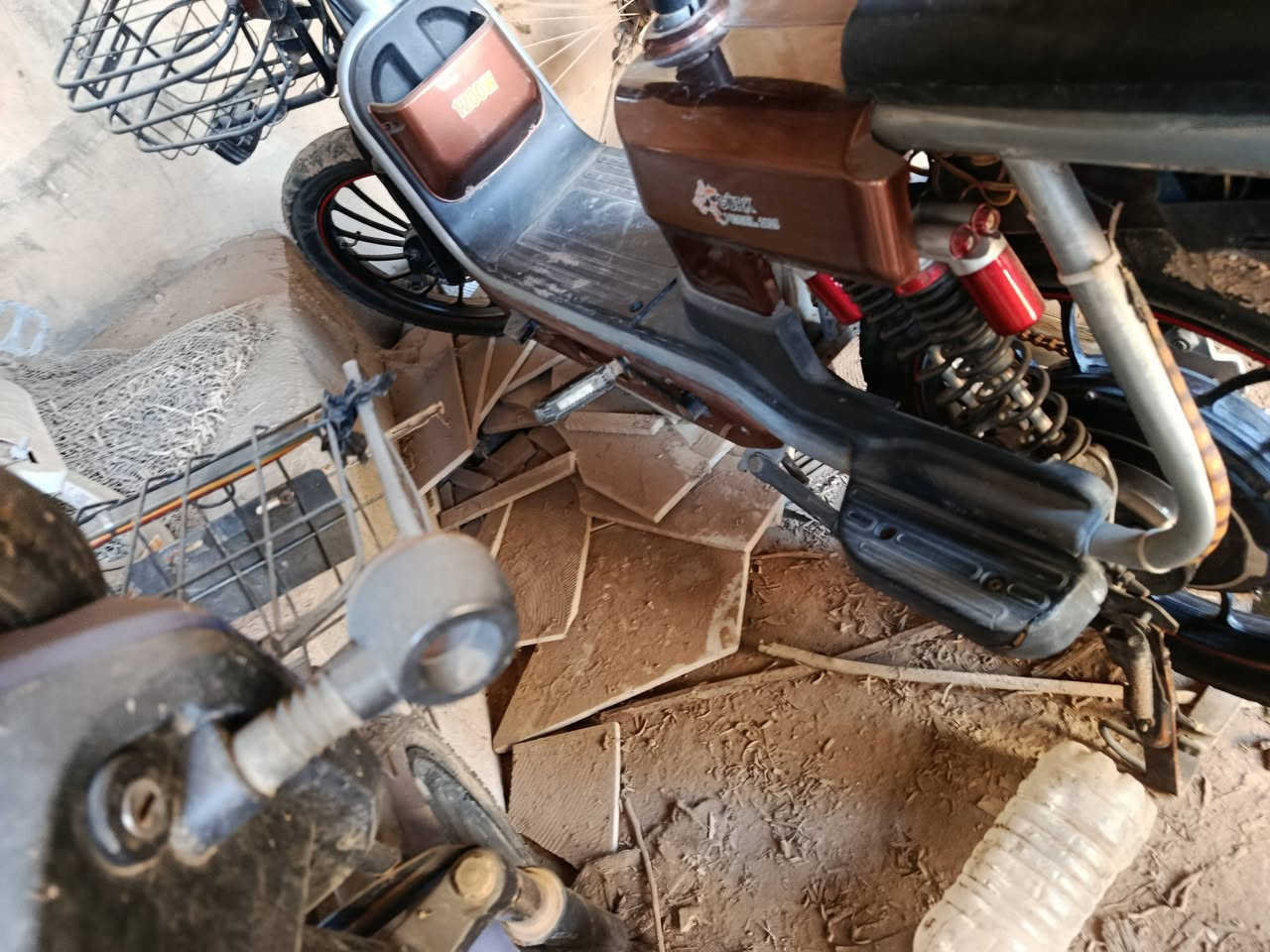 السلام عليكم بايسكل شحن للبيع
كامل بس نقص شاحنه وبريك وره

مكاني ديالى خان بني سعد

سعر 275 وبي مجال

***********
