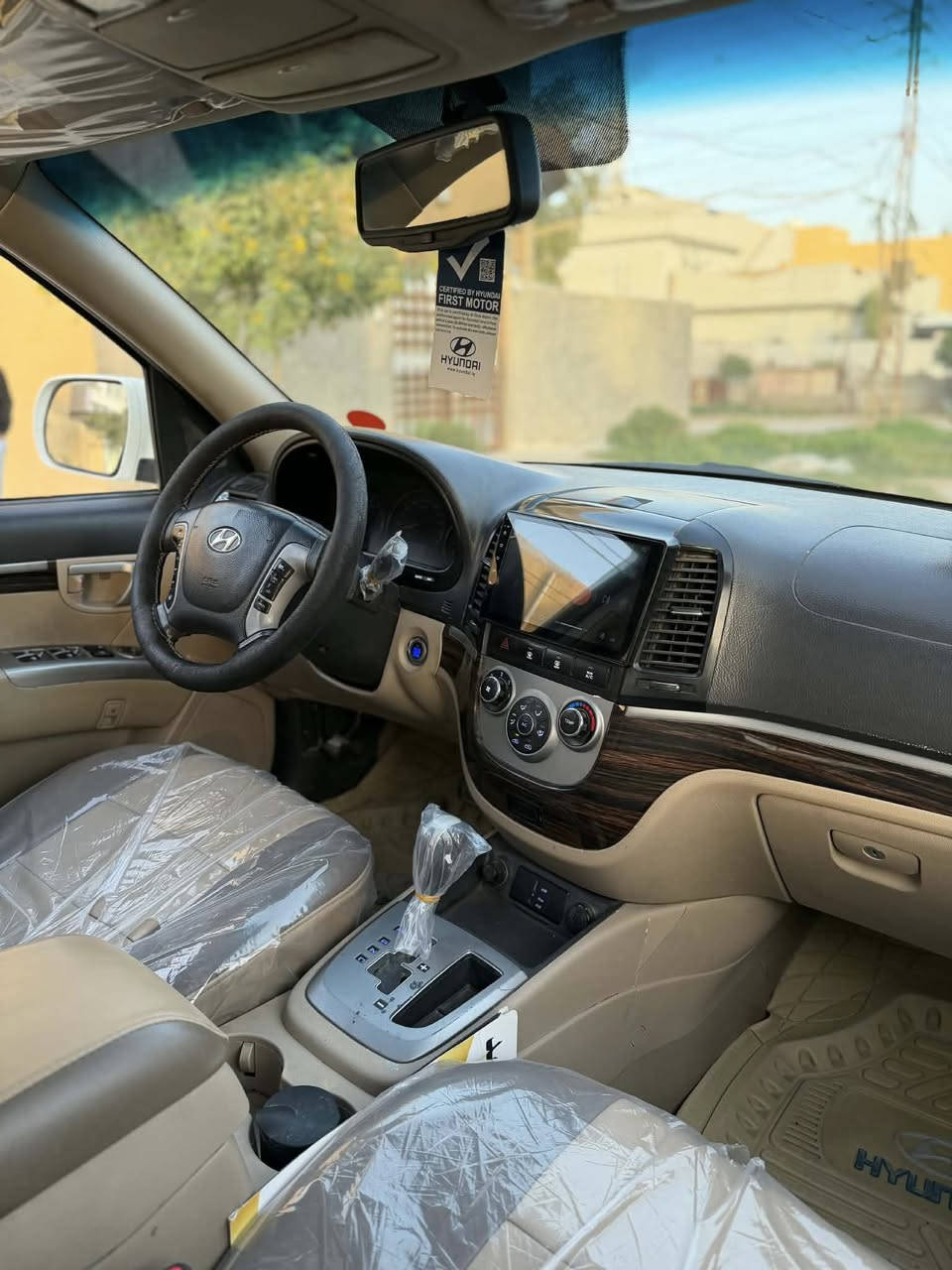 السلام عليكم سنتافيه موديل 2011رقم بغداد دولي بسمي بيه صبغ ربع الباب الخلفيه سونار ويه الصور  فقط الباقي مكفول مواصفاته فول بصمه أبواب وتشغيل سته سلندر سبعه راكب تلث قطع تبريد فتحه تحكم ستيرن شاشه كامره حساس خلفي سياره جديده كلش وجاهزه مابيه اي نقص كير ومكينه تبريد حداديه كله مكفول السعر 157الشراي يتصل مكاني بابل ***********
