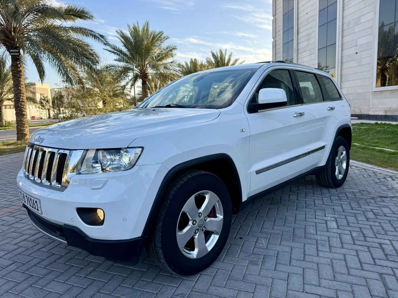 سلام عليكم جيب 2013  وارد خليجي سته سلندر بدون حادث مكفوله كفاله عامه حتى الدعاميات ماعده تكحيل بسيط بلدور مال الجاملغ الخلفي سياره فول موصفات لمتدد اعلى فئه بصمه بنراما جلد تدفئه بلكشنات ميموري ذاكره ستيرن كهرباء جنطه كهرباء السياره جداً جداً نضيفه استخدام شخصي وع ايد وحده وباسمي واي نقص مابيه بمعنى الكلام ماشيه 115 m السعر 195 للاستفسار ***********
