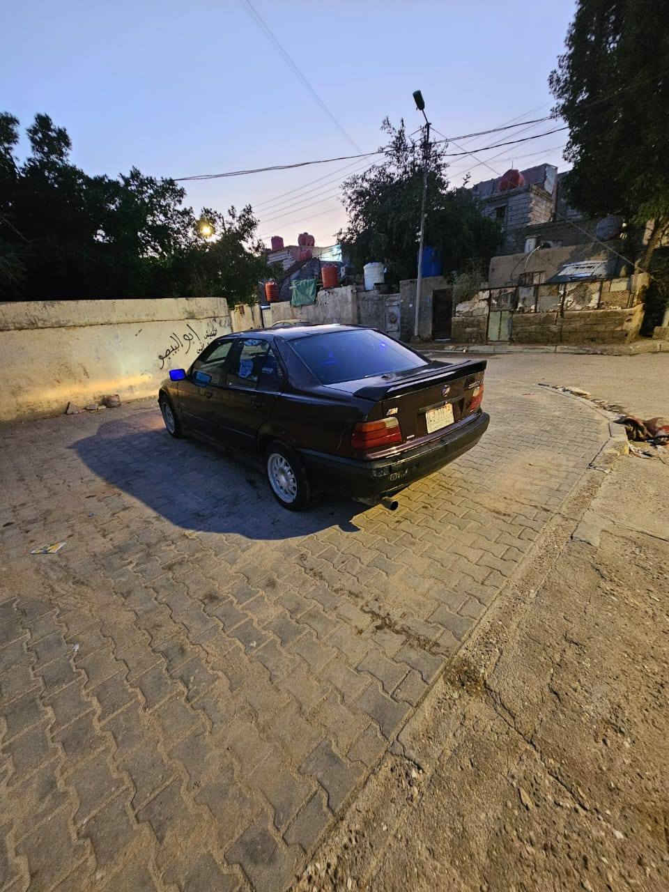 شباب سياره ابيع او مراوس حسب القناعه بي ام E36 مكينته 6سلندر فانوص مسكر كير عادي سياره مشروع وطني وراعينه يريد يحول بيه نواقص بسيطه حداديته 50./.مكينه مامفتوحه  تبريده كمبيسر عطلان او نقص غاز بنيد جايبلنه صبق بس ماصابقه بس معجن وكامل سياره مابصبوغه على حته شريكه وبس شرايه يدخل خاص والسعر 45وبي مجال مكاني البصره خمسة ميل   ***********
