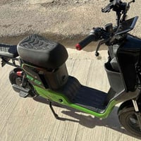 دراجه R9 موديل 2025 بطارياته زينات مع الشاحنه الاصليه  و سعره 400 الف ...