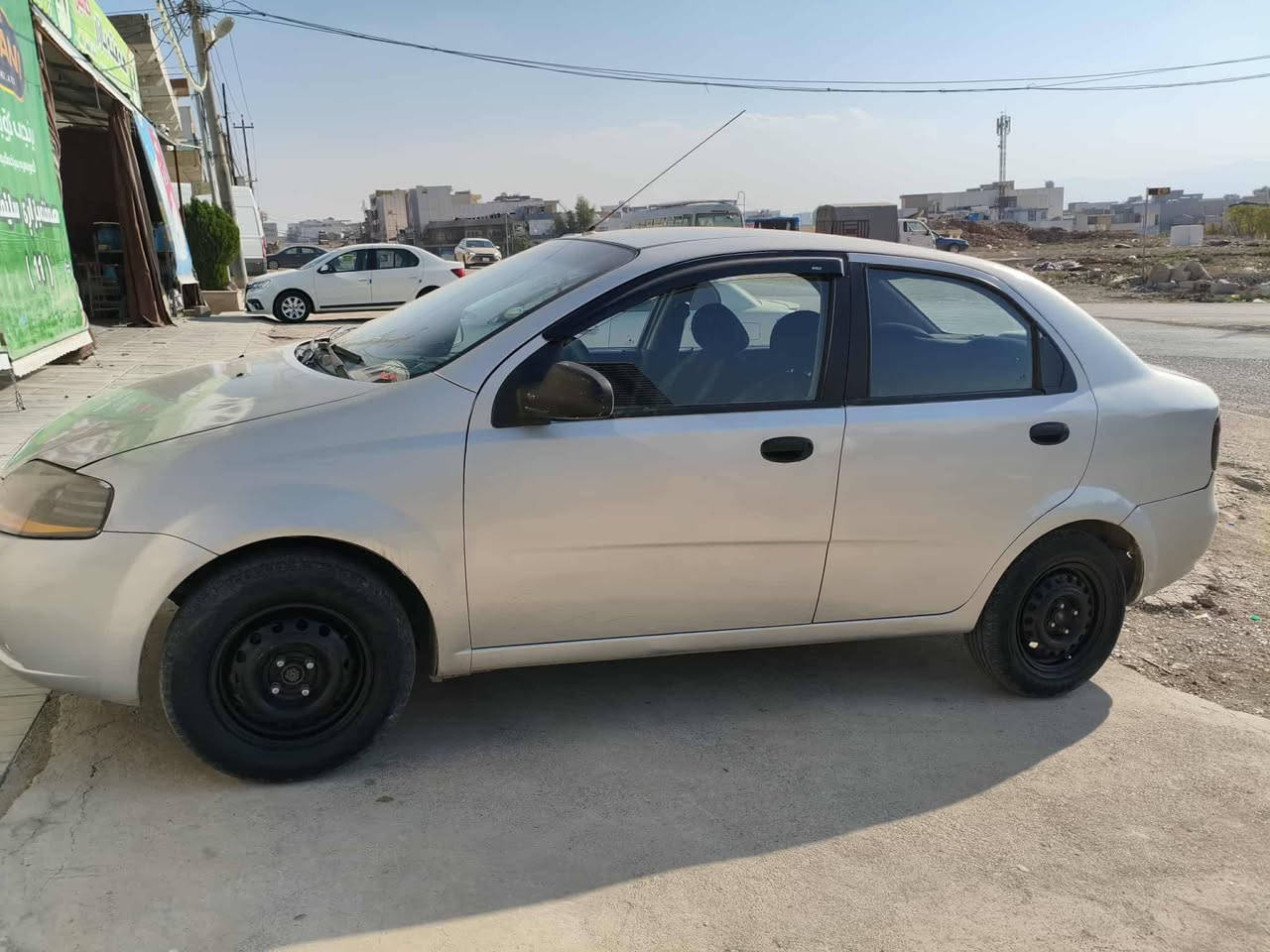 سڵاوی خوای گەورەتان لێبێت  ئەم سەیارە بۆ فرۆشتن
ئەڤیۆی مۆدیل 2006 ڕەقەم سلیمانی تەکسی کراوەتەوە بەخسوسی گێڕو مەکینە کەمێک بووغاری هەیە دەعم پیشی هیچی پیوە نیە یەک  قرچی پیوەیە چەمەلەغی دواوە کارەبای هەمووی مەزبووتە سەیارەکە هەتا بڵی کەم مەسروفە تەقەو ڕەقە شی خراپ نیە ناو دەری سەیارەکە زۆر پاک و جوانە {لەسلیمانم  نرخی 40 گەڵاو معامەلە ژم،***********}
