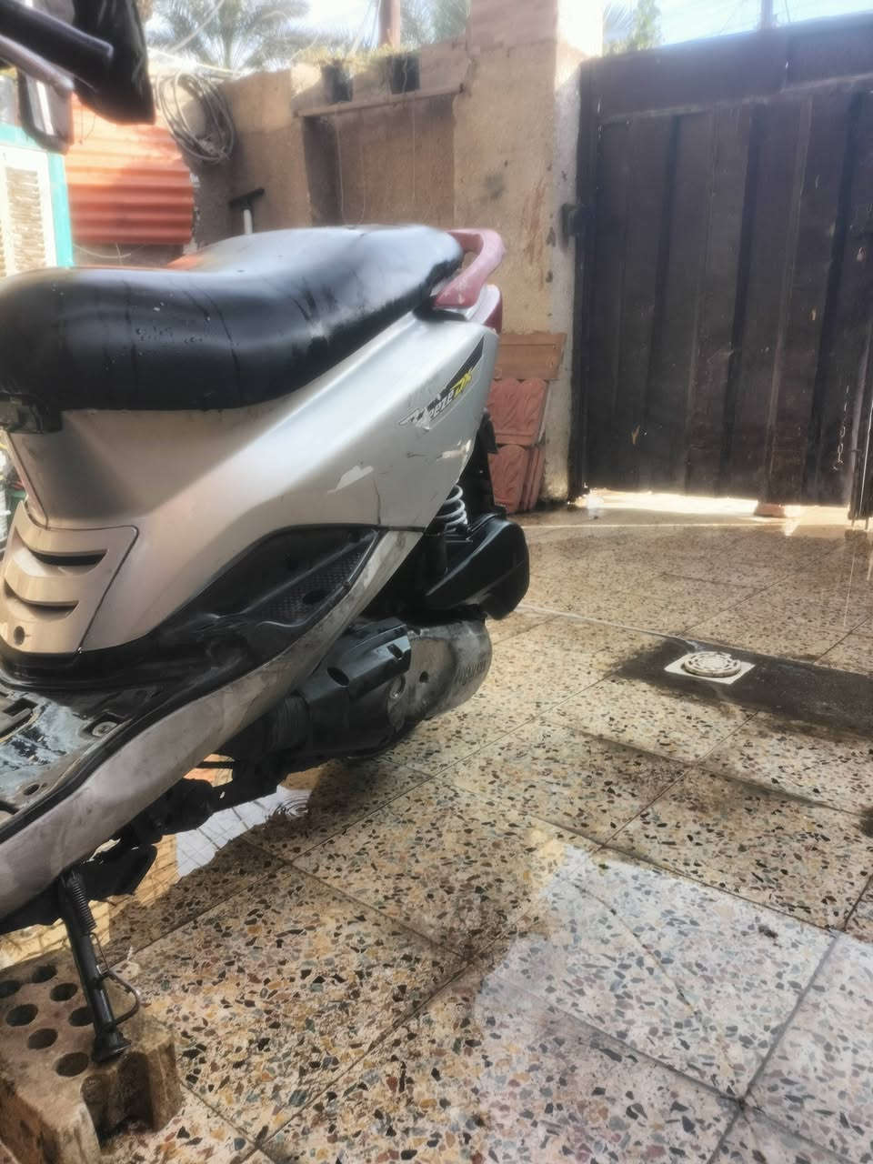 السلام عليكم دراجة بريز للبيع دراجة حلوة ونضيف شغالة نكرة سلف مكينه ناعمه كهربايات كلهة شغالة دبلات شغلة تايرات جديد كفرات بلادية 
مكاني الغزالية سعر 350 اوبيهة مجال رقم *********** واتساب
