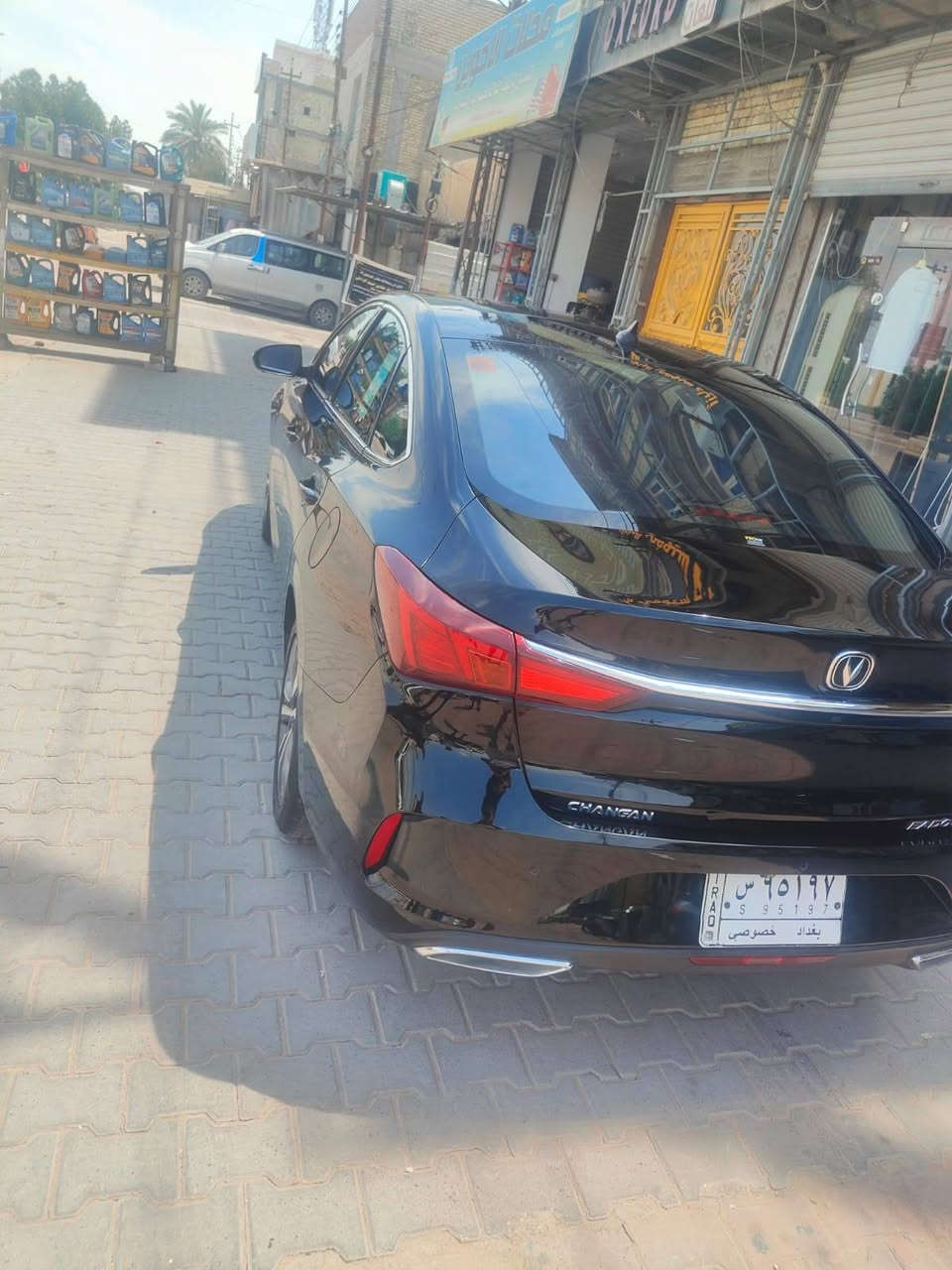 شانجان ايدو بلص موديل 22 فول مواصفات
ماشيه ٨٠ الف 
لون اسود عليها نانو سيراميك ومسويلها منضومه لد داخليه جميع الالوان 
المواصفات 
● محرك 1400 تيربو تمشي على البانزين العادي 

● بانوراما 
● ٤ كاميرات محيطيه 360 درجه 
● كشنات جلد لون احمر كهربائيه بيها نضام تبريد 
● تشغيل عن بعد 
● 3 انضمه قياده ايكو / سبورت / نورمال 
● توقف ذاتي 
للامانه / السياره بيها شويه صبغ بالباب الخلفي الي عكس السايق مامبين نهائيا 

مكاني بغداد الراشديه 
***********

السعر 115 وبيها مجال
