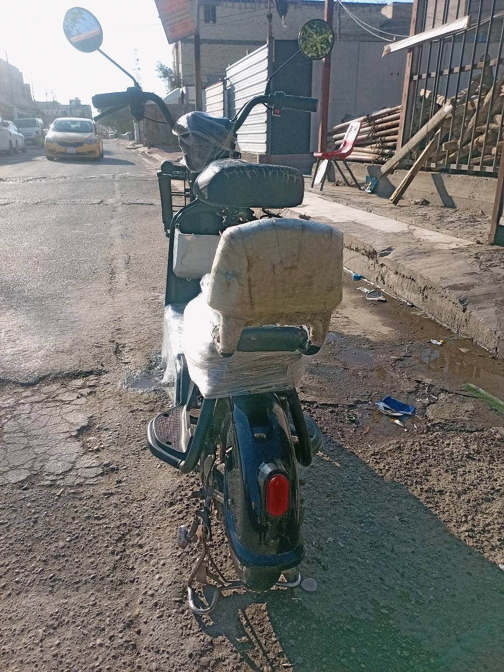 السلام عليكم دراجه شحن للبيع اربع بطاريات دراجه نضيفه حجم 18
السعر 175و بيه مجال للطيبين 
المكان بغداد البلديات حي الضباط 
