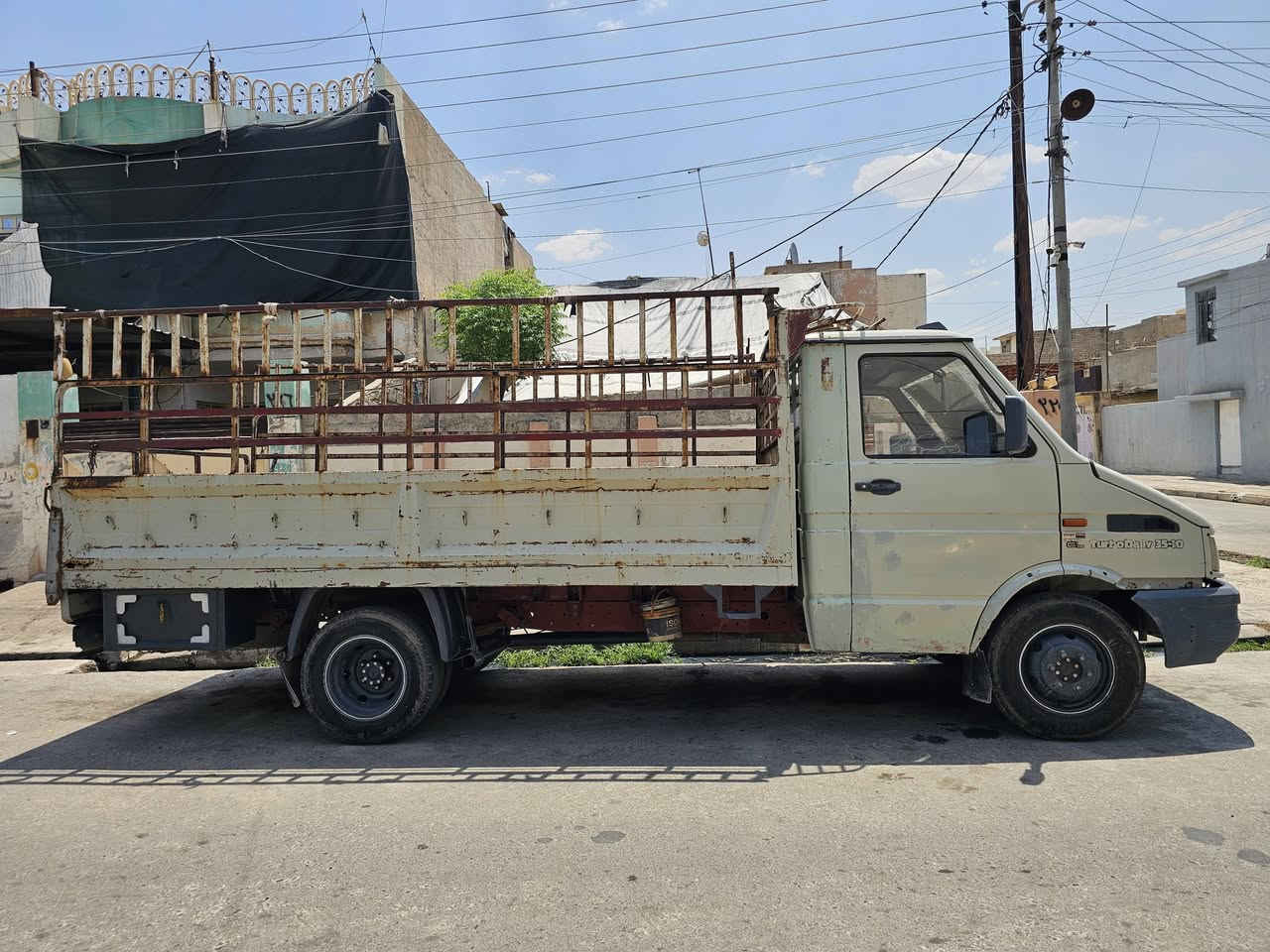 مكلف بالنشر  ... مكلف بالنشر  .
سلام عليكم 

دانيا للبيع نوع افيكو موديل ١٩٩٢ كير ومحرك تايوتا مال كوستر رقم نينوى مسطره حصة كاز بيها بودي طول ٤ متر وعرض ٢ متر .

سعر السياره  50 $ ورقه وبيها مجال 

للاستفسار الاتصال على الرقم التالي

***********
