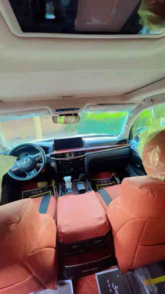 السلام عليكم 
للبيع موديل 2017
السياره جديده جداً 
سونار مرفق وياها 
شويه بيها بارد
وصبغ كلش قليل بالدعاميه 
لكزس معروفه مواصفاته 
السياره رقم بغداد بسمي 
مكان السياره بغداد القناة قرب جسر المثنى 
***********/***********
