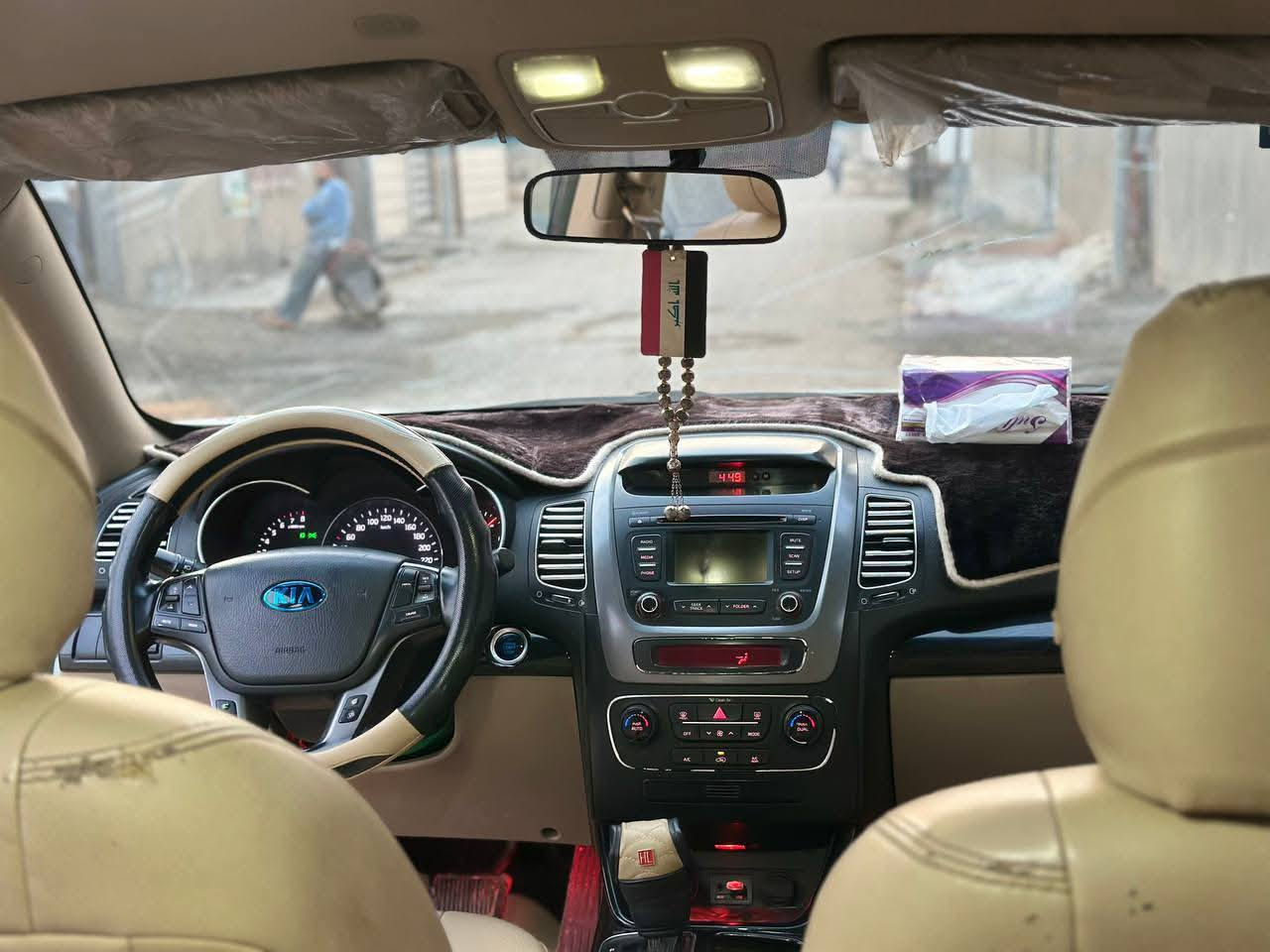 السلام عليكم
كيا سورنتو 2015 خليجي للبيع 
سته سلندر سبعه راكب 
رقم بغداد بأسمي
نص فول بصمه كرسي كهرباء 
حساسات اماميه خلفيه 
كامره شاشه صغيره 
اشاره ترحيب علامه سورنتو ضوئيه 
وبقيه المواصفات 
السياره استخدام شخصي وممتعوبه 
السونار مرفق مع الصور كافه التفاصيل بي 
مكان السياره بابل الاسكندريه 
مكينه مبدل بيها كازكيت اشتغلنا درجه اولى شرط بلاد  
كشر نضافته احلى من الصور 
بيها مكانات بارد حيل بسيطه وشرط تجي تشوفهن ممبينات
ماشيه 200 الف على ادينه 
سعرها 185 وبيها مجال انشالله بسيط 
رقمي ‏
‪***********‬‏
‏‪***********‬‏
ابو عبد الله
