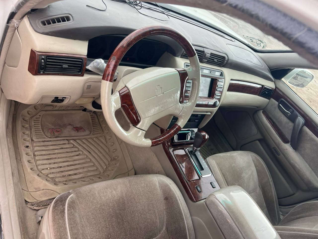 سلام عليكم سياره ملكة ادوات كصه قماره فقط لا غير بيه فقط شبر بل بنيد لاغير السيارة ديفور الكبير جاهزه حداده تخم تايرات كهربائيات مكينه اوكير تبريد تدف كله شغال مابيه نقص السعر 60اوبيه مجال قلي حق الجيه العنوان ذي قار الشطرة رقم صاحب السيارة (***********)
