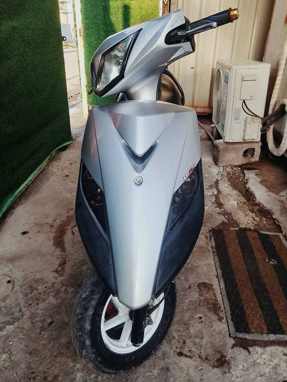 سلام عليكم ثلعب بلاديه بيه زنون  دراجه كلش شون نضيفه وطسته كلش حلوه وتايرات وكهربايات كلها شغاله  اشاير لد هورن كله كامله  دراجه مال دوام  يروح ويجي بيها ابد متوكف بشارع ومكينه خرسه وتخبل ماكو شي طافي   بيه كله شغال ودراجه بيه نصبه فول  سعر750 وبيه مجال مكاني حي عدل شراي يراسلني واتساب او هنا ***********
