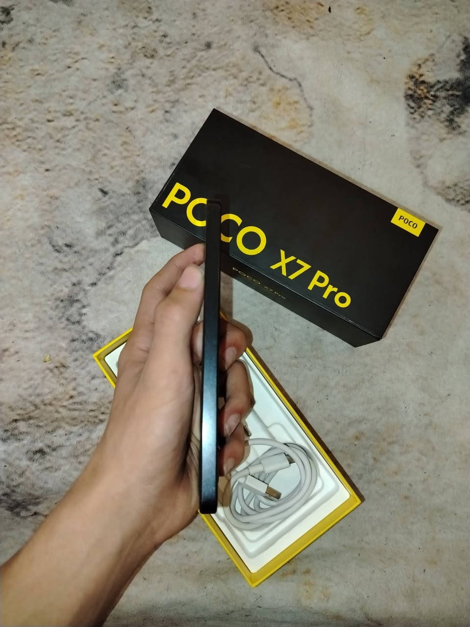 مبايل poco x7pro مستعمل نظيف للبيع
بطاريه - 6000 ملي امب تدوم وياك يوم كامل بشاحنه 90واط
مشحون ٣٠٠+ مره

شاشه ١٢٠ هيرتز
معالج دايمن ستي ٨٤٠٠ الترا
يشغل العاب على ١٢٠ فريم ثابت مع استخدام المبرد
ذاكره ٥١٢ واجاه تحديث صارت ٥٢٨
رام ١٢+١٢

مقاوم للماء والغبار بمعيار،  68ip

كامره 50 ميكابكسل
والفيديو تصوره ب 4k, 60f الخلفيه
اما الاماميه تصور ب 1080k،30f

شاشه amoled ب سطوع 1.5k

محتويات الجهاز الشاحن و الكيبل  و العلبه فقط

بسعر 400  وبي مجال للشرايه

للمراسله
 ***********

