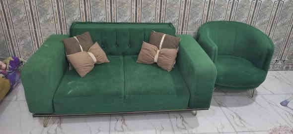 السلام عليكم / للبيع تخم قنفة مقعدين نظام سرير و ثلاث كراسي نظيف سعره ١٧٥ الف 
طباخ اربع عيون شغال سعره ١١٥ الف
عنوان دورة نهايه شارع ٦٠ يم كلية الهادي منطقه الرواد ***********
