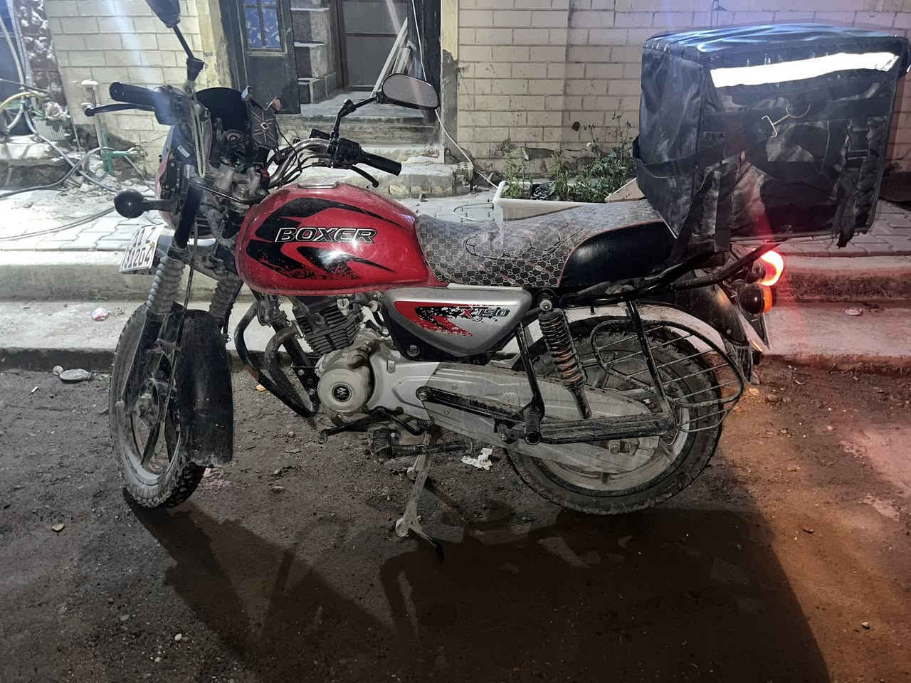 سلام عليكم بوكسر للبيع موديل 2023 مرقمه بغداد لوحه وسنويه ماشيه 19 الف واكف العداد تقريبا25ماشيه باسمي تحويل ثاني يوم مكاني بغداد الاعظميه  السعر 2100
***********
