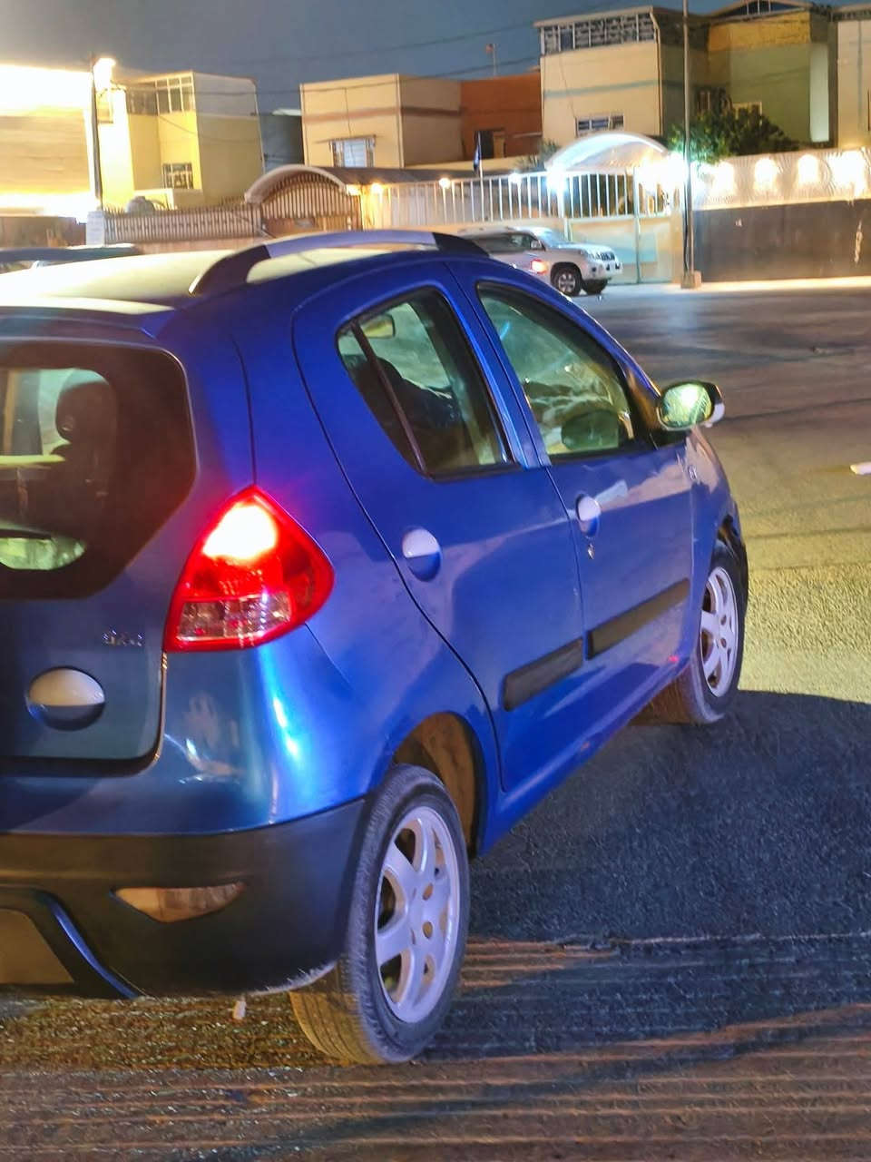 السلام عليكم جيلي للبيع (باندا كروز) 
مديل 14 وكاله تحويل 
ضررها جوملغ خلفي جهة السايق واصبع من الباب 
السياره كلشي ما عايزها 
تخم تاير جديد دوشمه جديده 
دواخل جديده شاشه دشبول كله جديد
تبريد ثلج+تدفئه 
بيها جراد خفيف بنيد 
مكان النجف الاشرف قرية الغدير 1
السعر 48 وبيها مجال للشراي 
سنويه صاقطه رقم صاقط المو شراي ليتعبني 
***********
