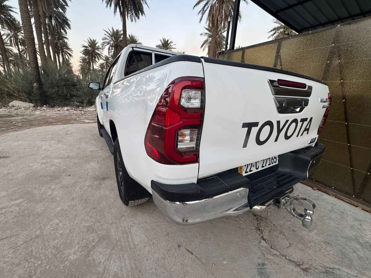 هايلوكس 2021 TRD ساز
بدون صبغ بدون بارد
بيها طخه بالجامغ الخلفي بسيطه جداً 
ماشيه 100 الف
سياره جديده
رقم اربيل باسمي
السعر 330 وبيها مجال بسيط 
مكان السياره بغداد الدوره
***********
