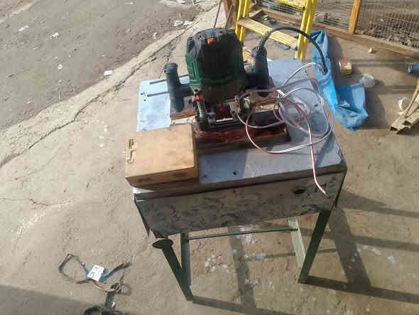 السلام عليكم عندي فريز للبيع سعر 130 هو والقاعده واتساب ***********
