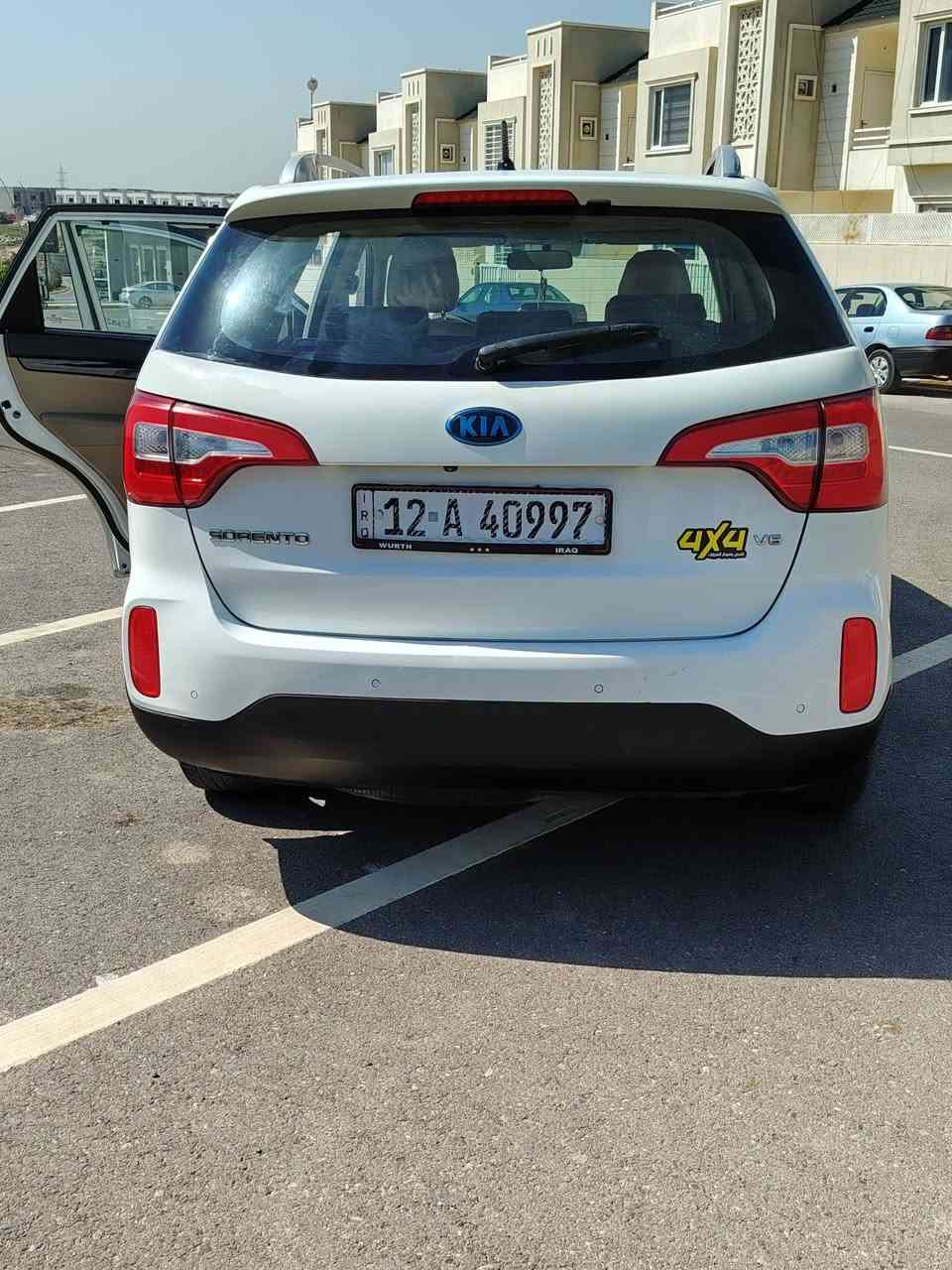 سورنتو موديل 2013 محرك 6 رقم نينوئ سياره بدون حادث بيها ملاحضات    ***********
