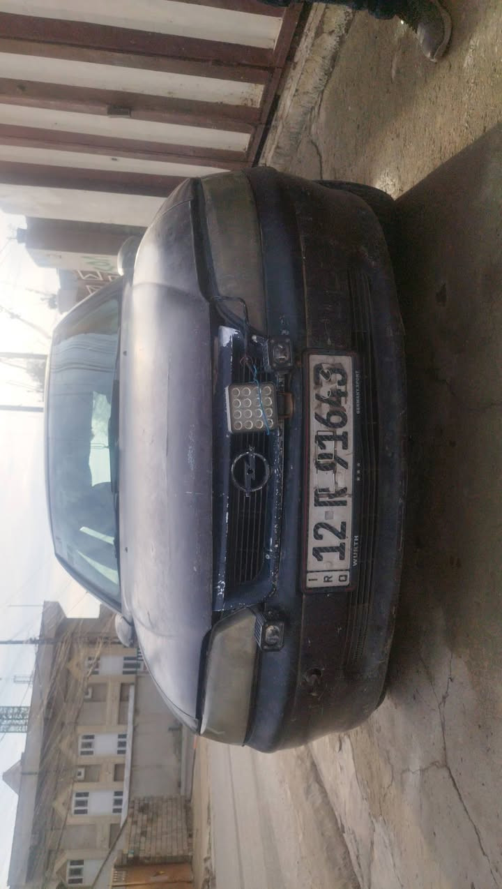 سياره فكترا موديل 2000  شرط  كير محرك. كهربايات كلها شغال سعر 17 قفل. بدون معاملة.  كابون سنوية بسمي. محرك حجم 20.
***********
***********
