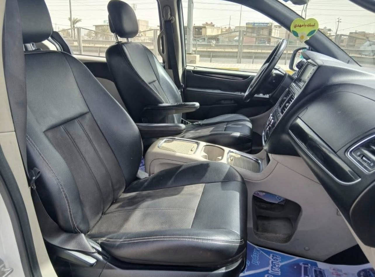 بيع مستعجل دوج كرفان 2020  رقم بغداد انكليزي صار يومين حولته فول موصفات للاخير صور الحادث والسونار بالمنشور  السعر 165
للاستفسار ***********
مكان السيارة بغداد
