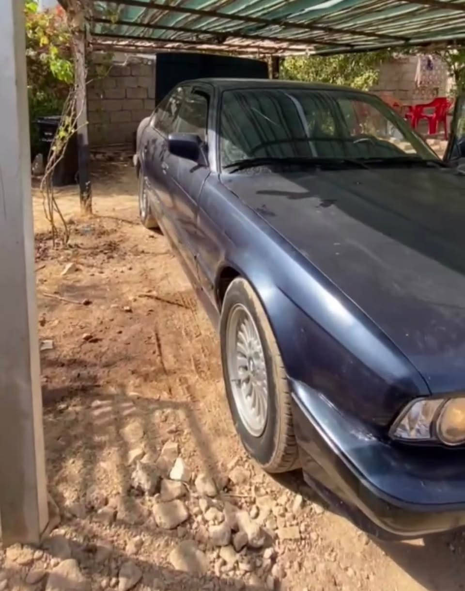 BMW520i )(مودیل ١٩٩١بێ دەعمو لێدانە بوجوانێ بەخ کراوە رەقەمی بەشەرەتە و سەنەوی و وەکالە بەشەرت گێر عادی (ژمارەی موبایل) —((
***********(شوین ئاکرێ)  سعر45معماملە اكر, نينوى
