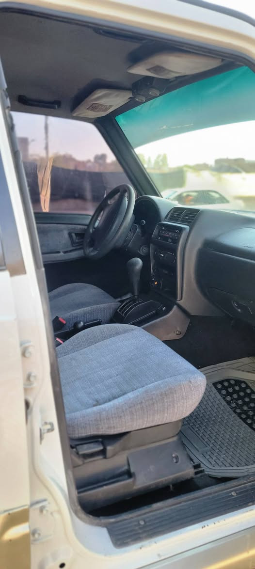 🚗✨ لعشاق المتانه والقوه والاقتصاد فيتارا أمريكي 98 سكان وكاله للبيع! ✨🚗

---

المواصفات :

· الموديل: سوزوكي فيتارا 1998 (أمريكي - رقم واحد) 🇺🇸⭐
  · دواخل فاخرة مثل طرازات القراند 2004 🪑🎨
  · تواير عريض فيابر 
  · طبلون منفوخ + ايرباجات للحماية 🛡️
  · طاوات كروم مروحة (لمسة كلاسيكية جذابة) 🌀✨
  · مجمرك مرتين جاهز
  ·  جير أوتوماتيك سلس + دبل (دفع رباعي) ⚙️💪
  · التمشية: 160,000 كم (حقيقي ومُوثق) 🛣️✅

---

السعر :💰15000 ريال سعودي

---

للتواصل اتصال او واتس:
 📲 774913336
0774 913 336  

---

الموقع: 📍 صنعاء - الدايري - شارع القاهرة - معرض الأمين

---

🛞💎 "ليست مجرد سيارة.. بل قطعة من التاريخ!"
✓ فحص كامل قبل الشراء ✓ تواصل للجادين فقط ✓

---

#فيتارا #سوزوكي_فيتارا  #سيارات_للبيع_اليمن #حراج_اليمن_للسيارات #بيع_سيارات_يمنية #معارض_اليمن #البكير_للسيارات #سيارة_مستعملة #سيارات_مستعملة #سيارات_للبيع #عروض_سيارات #عدن #صنعاء #تعز #حضرموت #الحديدة #إب #مأرب #المكلا #الضالع #شبوة #لحج #حجة #أبين #صعدة #الجوف #المحويت #ذمار @أبرز المعجبين #البكير_للسيارات


**إذا كنت صاحب هذا الإعلان وتريد حذفه لأي سبب، رجاءا أرسل رسالة إلى الدعم الفني**