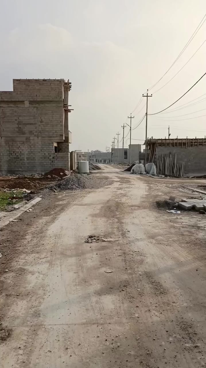 السلام عليكم ورحمة الله
‏
‏أرض للبيع في مزارع زيونة المقابلة لدائرة للمرور 
‏
‏جمعية شمس نينوى ال 79 
‏
‏المساحة 204متر 
‏
‏الاتجاه شروق قريبة عال حديقة و الجامع والمولدة 
‏
‏الخدمات كاملة ماء وكهرباء وتبليط 
‏
‏وصل تمليك من البلدية قرار 320 
‏
‏سند جمعية شمس نينوى 
‏من الشرعي مباشرة 
‏للتواصل والاستفسار
‏مراسلة الصفحة أو الاتصال📞
‏
‏***********
‏
