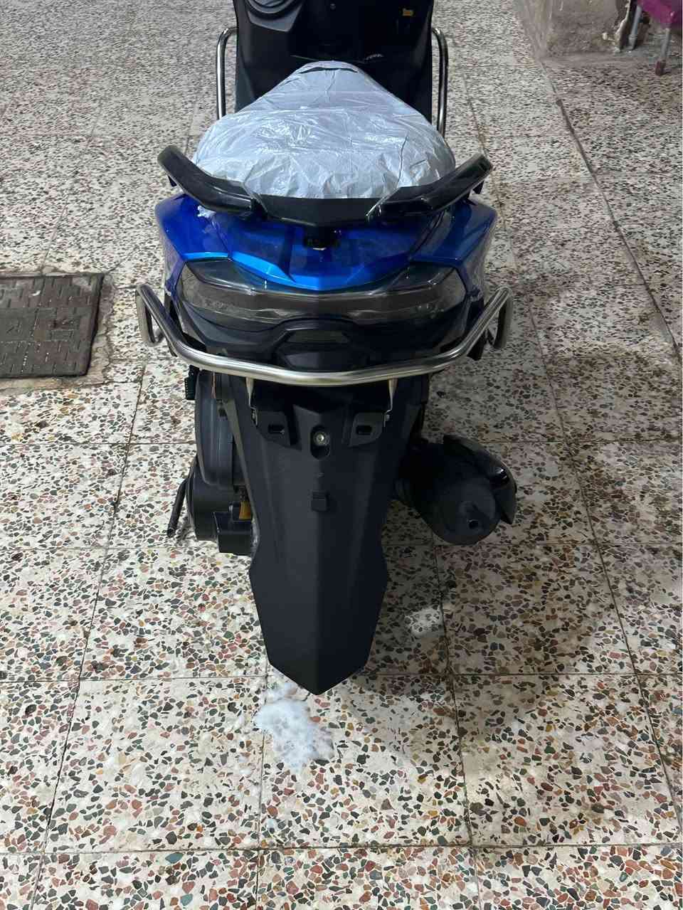 السلام عليكم سكنس تايوان او صيني موديل 22 جديده ماشيه 18 الف دراجه لوك كامله كلها سلف هندر كهربائيات تايرات جدد
السعر 750 الف 
سعرك الجديده من الوكيل مليون وربع 
*********** عمارة, ميسان
