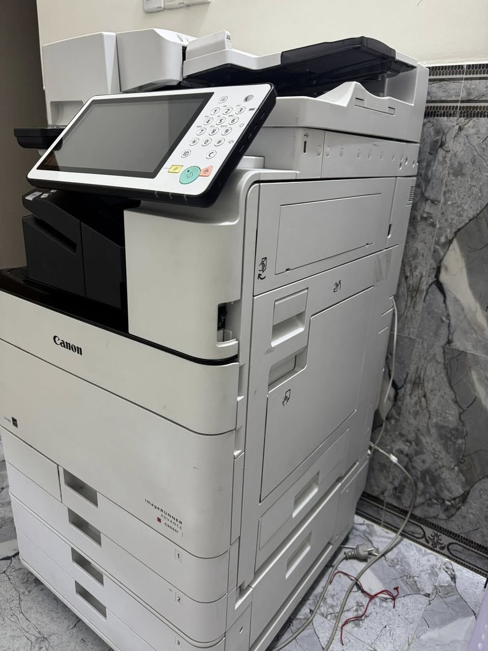 جهاز استنساخ كانون C5535i
مكان الجهاز ( الانبار ) 
السرعة 45 ورقه بالدقيقه 
جهاز فول مواصفات wifi 

( الجهاز اخذته قبل ٤ اشهر طبعت علي ٥ الالاف نسخه وبعدين حولت على الطباعة المائية واشتريت طابعات مائيه وتركته شهرين اكو خطوط بالالون من اطبع صور فقط يعني داطبع علي وصولات مابي اي مشكله اعتقد يحتاج تنضيف او ادامه  ) 

الجهاز للبيع او مرواسه بطابعه سائلة تطبع A3 

علما في حال المرواسة يتقيم الجهازين ويندفع الفرق سواء مني او منه 

وجزاكم الله خير …..

***********
