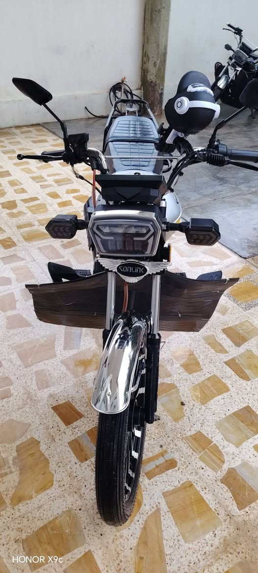 السلام عليكم دراجه للبيع مامفتوحه شغاله موديل 2025 السعر 800 وبيها مجال مكاني سامره للتواصل على هذا الرقم ***********
