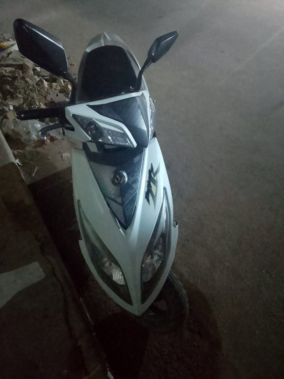 سلام عليكم دراجه جيتي ار الشكل القديم الدراجه نضيفه جدا وشوفه عينك كهربأيات كله شغاله اكفلك مكينه ناعمه لا تبخير ولا نقوص الدراجه يرادله كتف شحن سعره ٨تالاف يوكع من السعر أوراقها كامله وموجوده السعر ٣٥٠ وبيه مجال الاستفسار ***********موجود واتساب ورصيد
