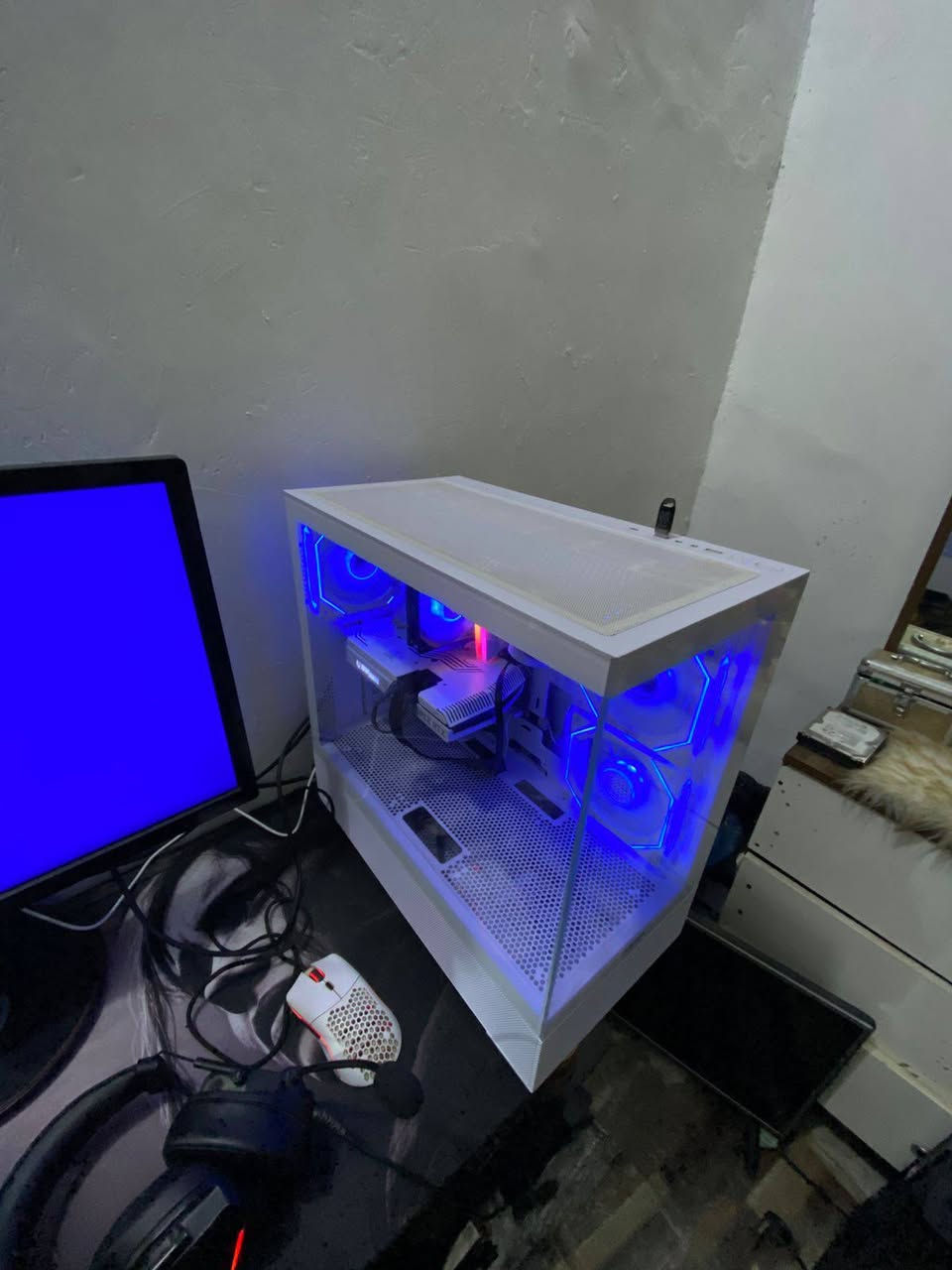 تحية طيبة – كيس ألعاب للبيع بحالة ممتازة 
💻 مواصفات الكيس:
•Intel Core i5-12400F
•DeepCool AG400
•ASUS PRIME H610M-K D4
•ZOTAC GAMING GeForce RTX 3060 12GB
•T-Force Delta RGB 16GB (2×8) 3600MHz
•Lexar M.2 512GB
•HELIOS M1 850W
• الكيس: SAIVIA

💰 السعر: 925 ألف
📍 الموقع: كربلاء
🚚 متوفر توصيل لجميع المحافظات
📞 للتواصل: ***********
