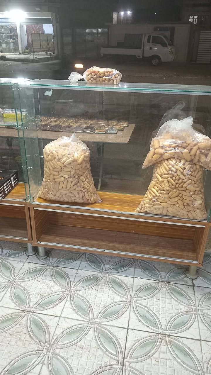 سلام عليكم
باترينات اثنين طول ١٢٠ الوحده 
السعر اثنيناتهن ١٢٥
***********
