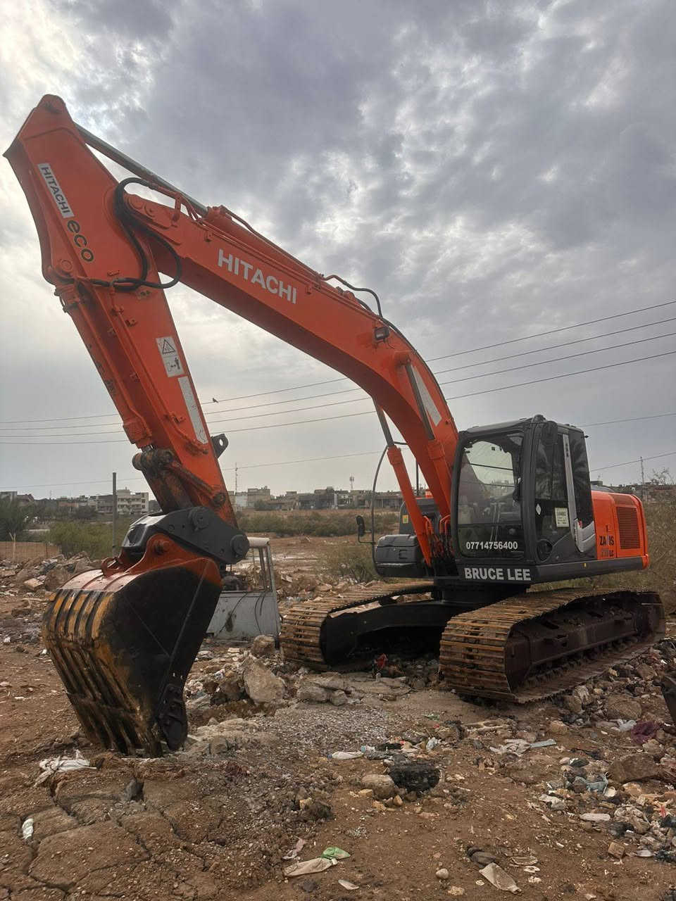 سلام عليكم للبيع حفاره هيتاشي زت ثري. رقم بغداد. انكليزي.شرط التحويل. محرك جديد. مضخه مامفتوحه. زناجيل. جدد مئسسه نقار كماشه بلادي. وياها نقار وكيله وكماشه. مكينه جاهزه. مابيها نقص برغي. بيها. صبغ ثكاله. مكاني بغداد. الشراي يتصل ***********
