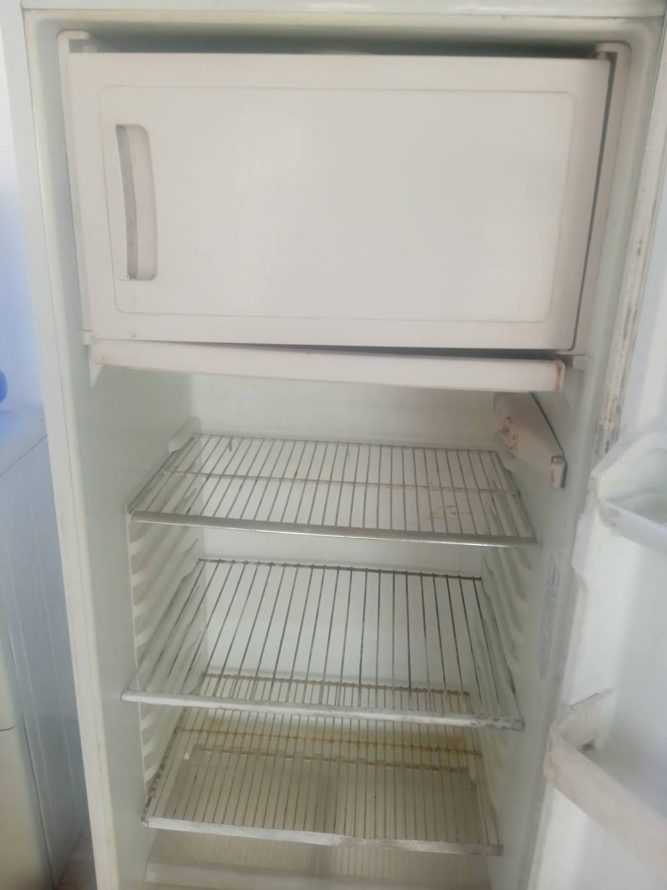 سلام عليكم ثلاجه كريازي شرط الفحص ماداخله تصليح ابد تجميد خير من الله السعر 150 قفل غساله حوضين بعدهي جديده السعر 100 قفل التواصل على هاذا الرقم *********** بي وات ساب  والله انضف من الصوره
