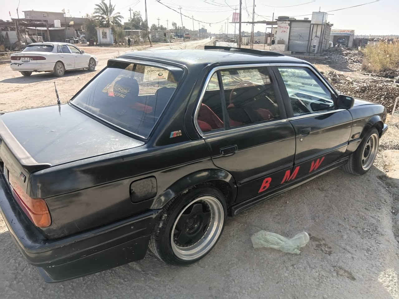 بي ام زعره ١٩٩٢ 
٦ سلندر رقم ديالى دولي سنويه هزه جديده 
كير عادي 
كير محرك مكفول 
موقع ديالى بعقوبه للبيع ٢٢ ورقه وبيها مجال 
***********
