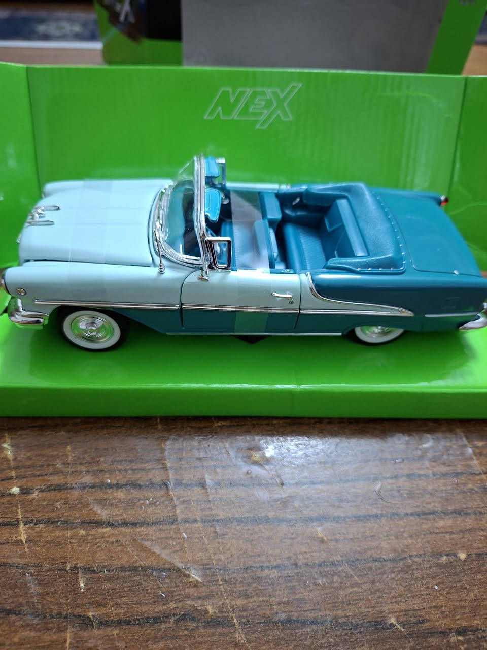 #Oldsmobile Super 88. 1955
Scale 24
#Maisto فتح كبوت امامى وابواب


**إذا كنت صاحب هذا الإعلان وتريد حذفه لأي سبب، رجاءا أرسل رسالة إلى الدعم الفني**