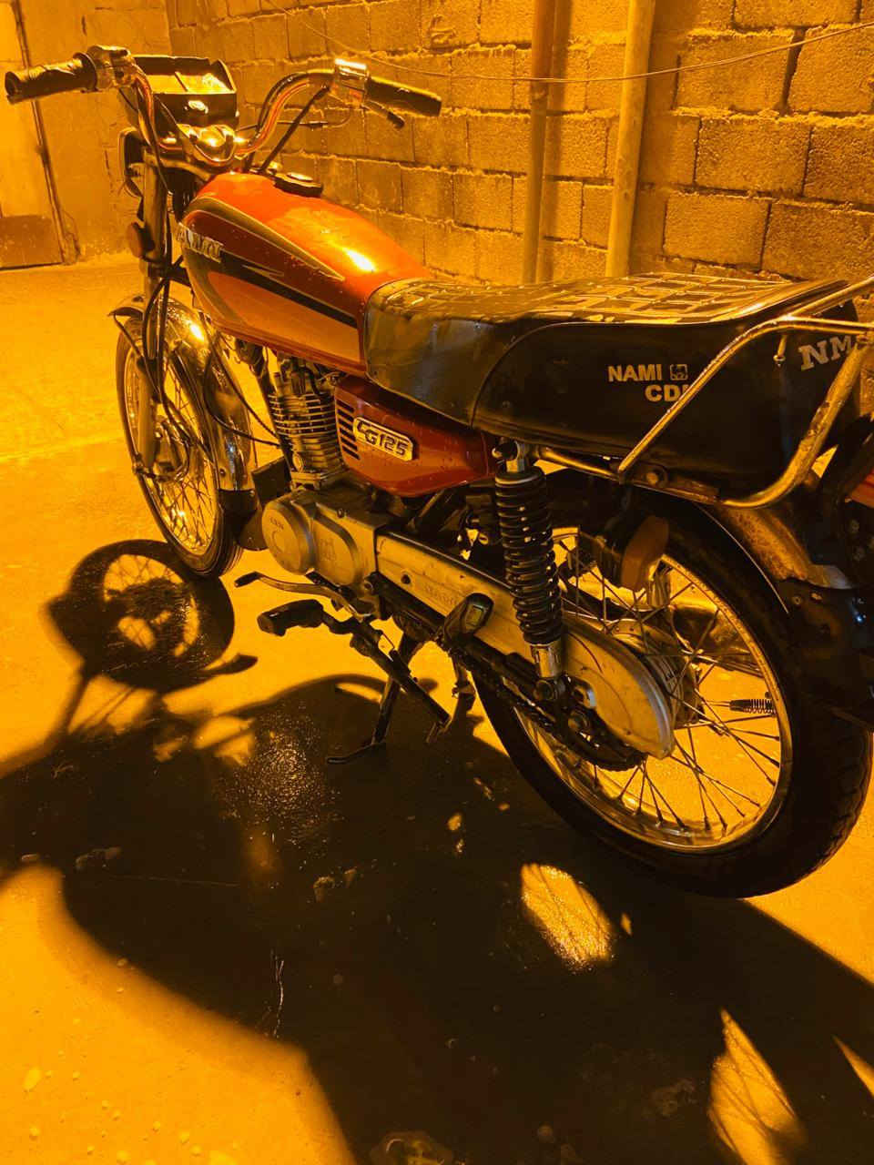 سلام عليكم دراجه ايراني نامه دراجه مجفته مره وحده بس الايتات ولا شاير مايشتغلن دراجه نضيفه مكاني بصره زبير(دور الضباط) السعر 450وبيها مجال لاستفسار: الرقم: ***********
