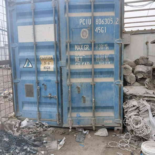 السلام عليكم ... حاوية عدد 4 النوع العالي طول 12 سعر الوحده 22 ورقة ... حي البتول ***********
