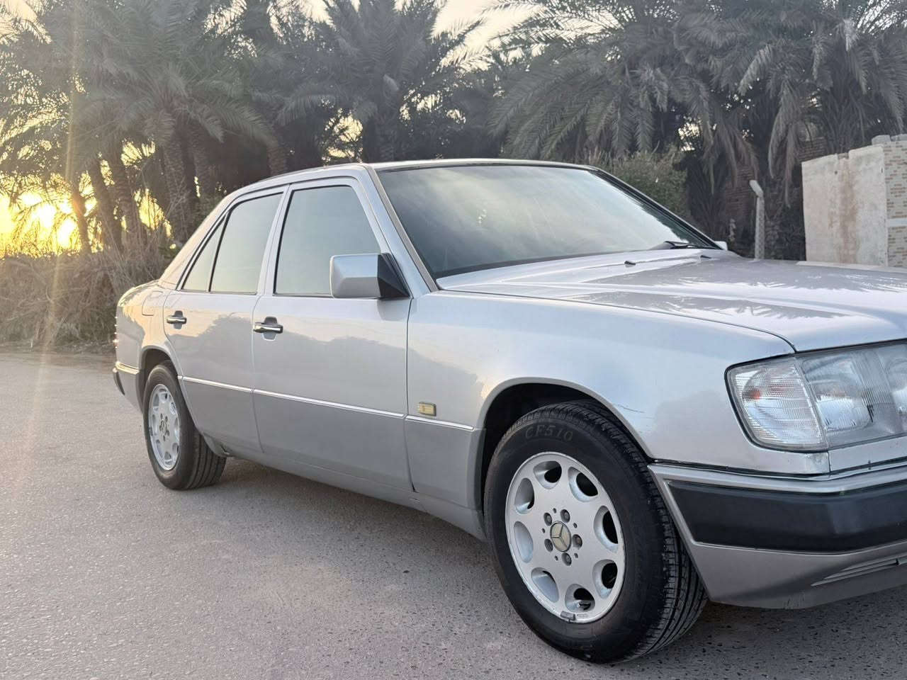 السلام عليكم للبيع فقط مارسدس دب رقم بغداد 1992بسمي مكينه 300بلاد قبق اسود  سياره جاهزه وبلاد مكفوله من الضربه والخياس مصبوغه جماليه فقط دواخل مامصبوغه قواعد االدبلات سليمه  كهربائات بلاد السياره جاهزه ومكفوله من الضربه ماعدا صبغ الجماليه السعر 78$ المكان الديوانيه ***********
