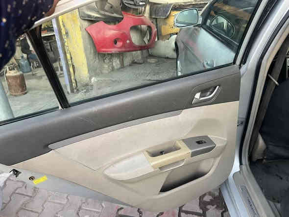 السلام عليكم ام كراند c7 موديل 2013 سياره قطره صبغ مابيها ولا خياس السياره كير مكينه خير من الله حداديه صدر خير من الله  وتخم تاير مواصفات السياره شاشه كامره فتحه وي كب اشاير بالمري جلد السعر 54 وبيها مجال حك الجيه العنوان بغداد المشتل الهاتف ***********
