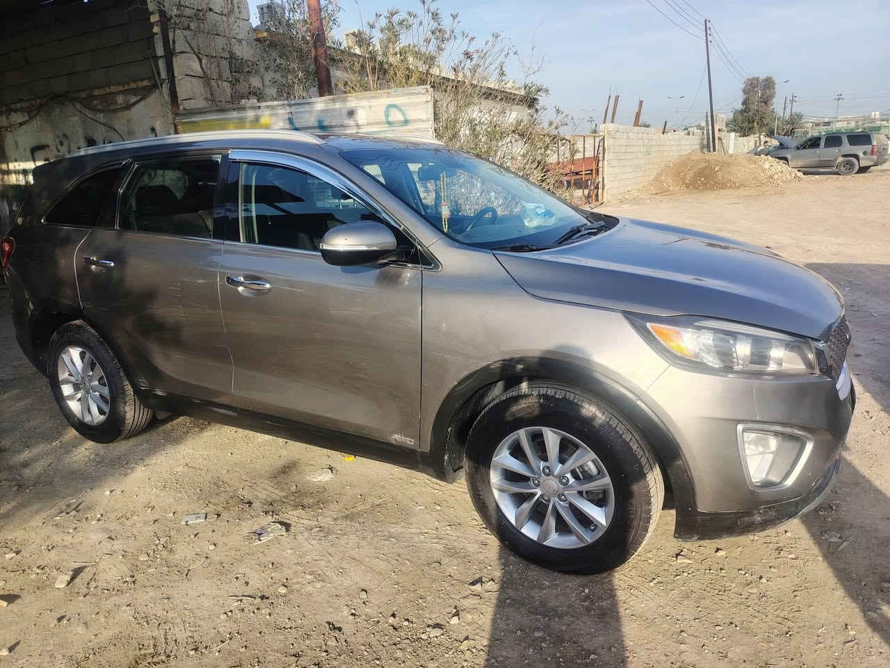 السلام عليكم ورحمة الله. سورنتو موديل ٢٠١٨ وارد امريكي ٧ راكب محرك ٢٤٠٠ جي دي اي 
اللون فيلي ..رصاصي محدد..
الضرر ..ربع بنيد ودعاميه أمامية
بيها شخوط قلية موجودة بالصور 
 ايرباك طاك
العنوان ديالى كنعان
السعر ١٦٠ قفل بيع فقط بدون مراوس وبدون اقصاد 
رقم الهاتف ***********
