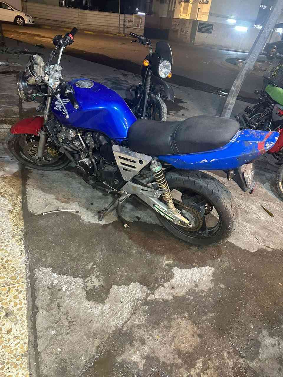 السلام عليكم سي بي400 الجيل الثاني كير ومكينه كفاله ناعمه كلش شلعه ومعدل🚀🚀 بدون اوراق ابيع كوم حديد كهرائيات كله شغاله يرادله ترتيبات جمبزيات سعر مليون و100 الف بيه مجال للطيبين او مراوس حسب القناعه مكاني بغداد السيديه ***********
