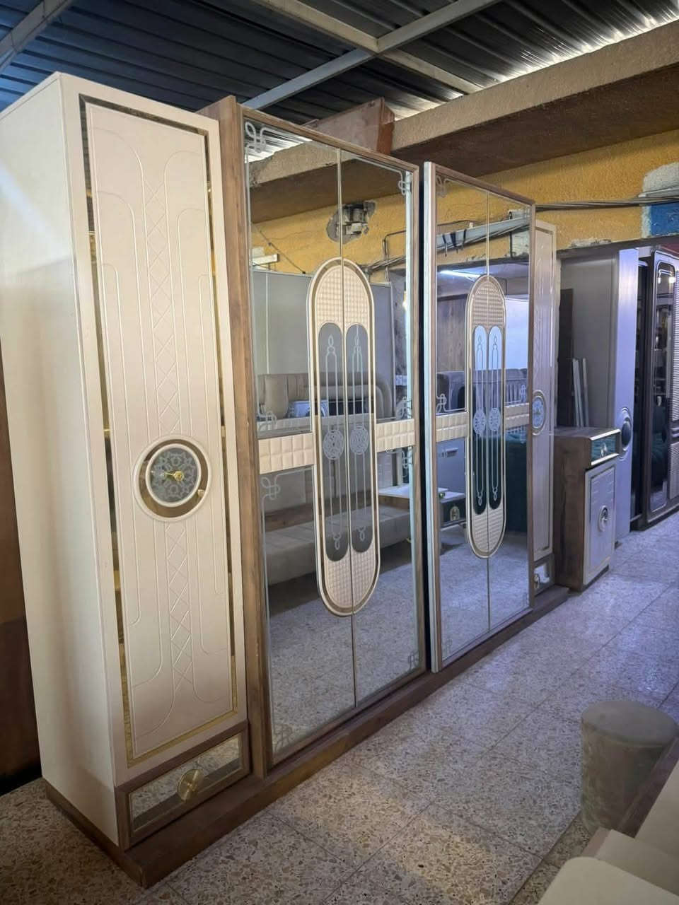 ✨ غرفة تركية   مودرن أصلي✨
🚪 نظام أبواب
 9قطع
جام مضلل 
  بروفايل فاخر
سرير مخزن عملي  ضهر بلوك
 قماش وتر بروف أصلي سعر 900
✨ نظافة 95💯
🚚 شد ونقل مجاني داخل بغداد
 توصيل للمحافظات بأسعار رمزية


**إذا كنت صاحب هذا الإعلان وتريد حذفه لأي سبب، رجاءا أرسل رسالة إلى الدعم الفني**